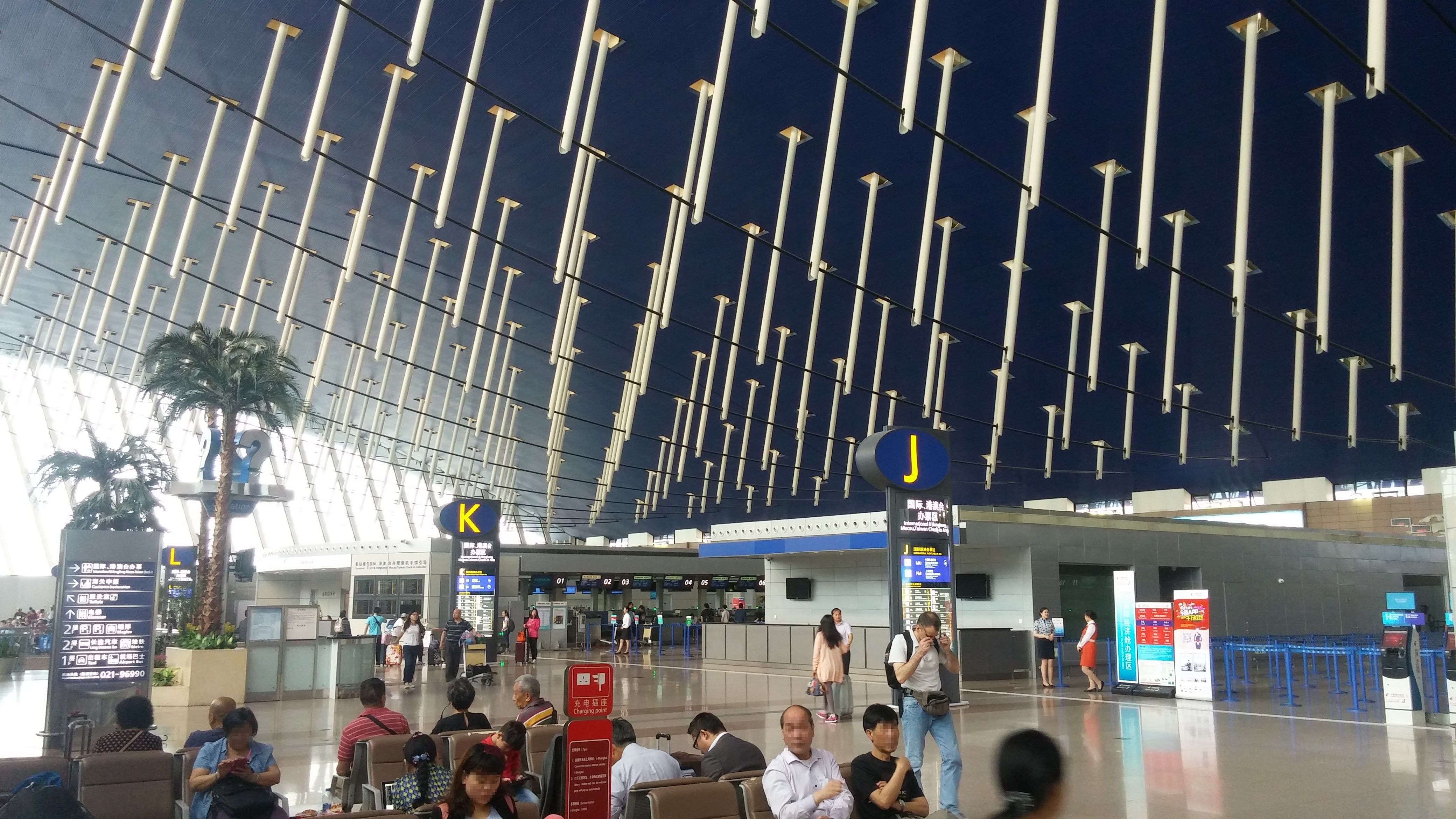 Pudong airport checkin counter.jpg