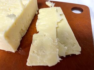 Cheddar cheese british traditional.jpg.jpg