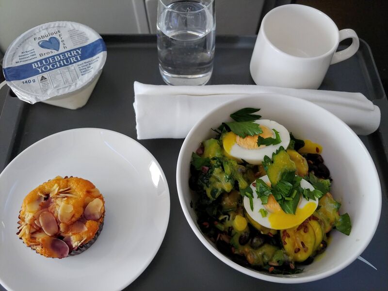 파일:Qantas domestic business class in flight meal salad.jpg