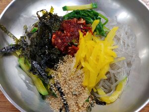 Bibimdangmyeon.jpg