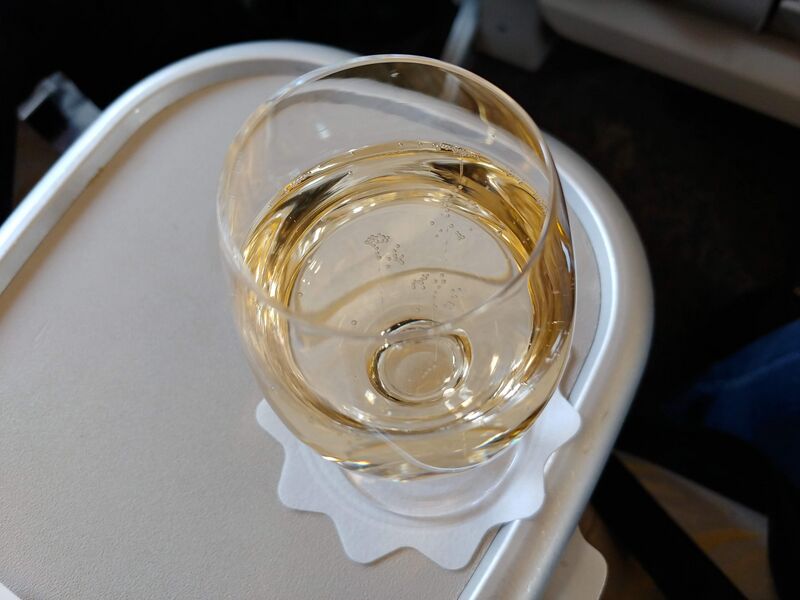 파일:In flight drink champagne.jpg