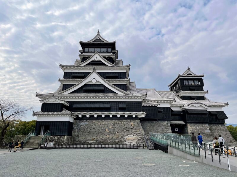 파일:Kumamoto castle tenshukaku.jpg
