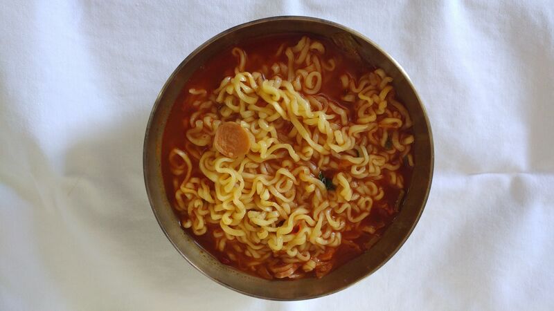 파일:Boglbogl budaechigae ramen cooked.jpg