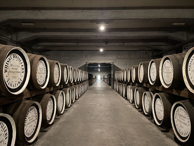 파일:Yamazaki distillery aging barrels.jpg