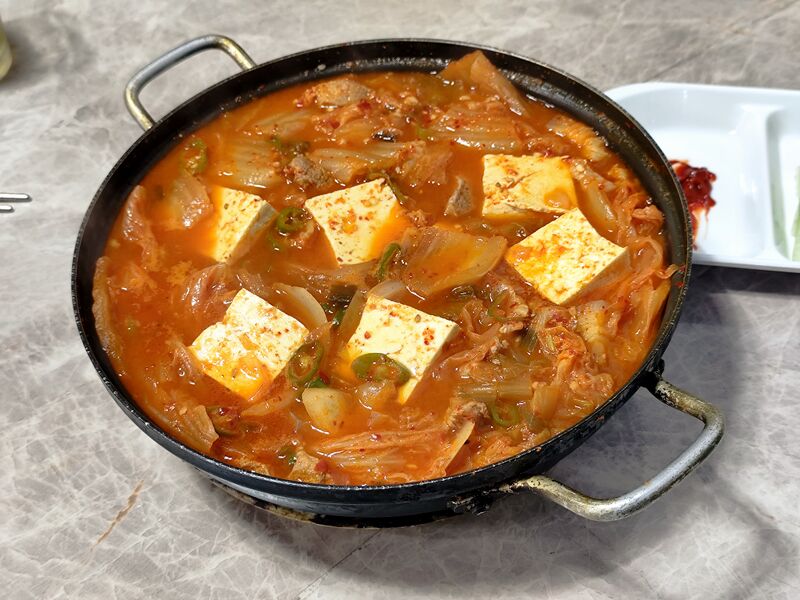 파일:Kimchijjigae.jpg