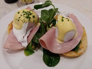 Eggs benedict.jpg