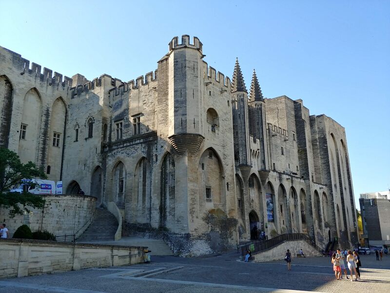 파일:Avignon palais des papes.jpg