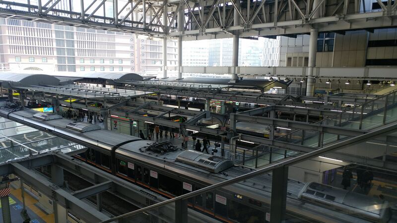 파일:Osaka station platforms.jpg
