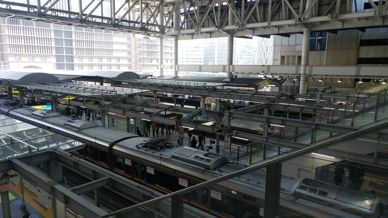 파일:Osaka station platforms.jpg