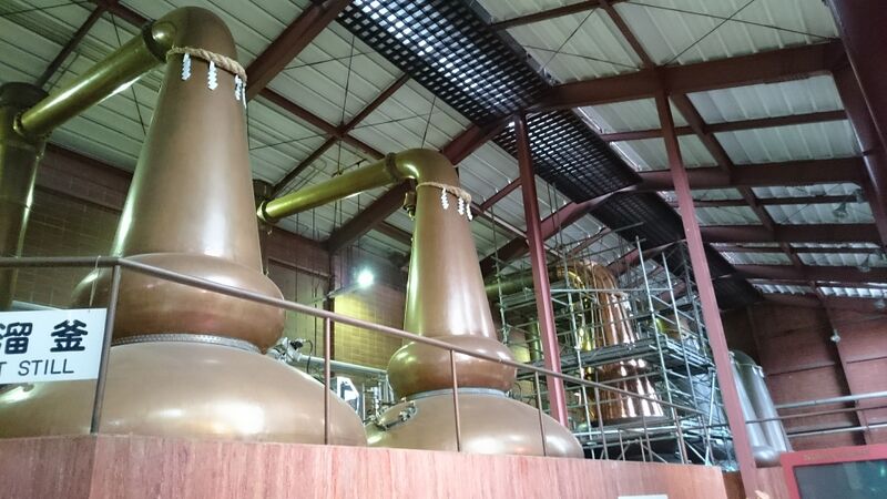 파일:Miyagikyo distillery pot stills.jpg