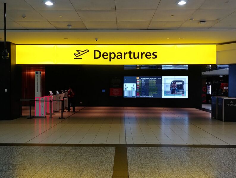파일:Melbourne airport departures gate.jpg