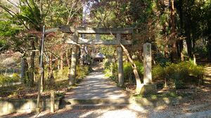 Yamazaki distillery shrine.jpg