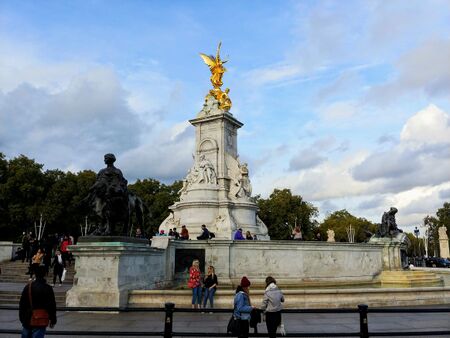 Victoria memorial in london.jpg
