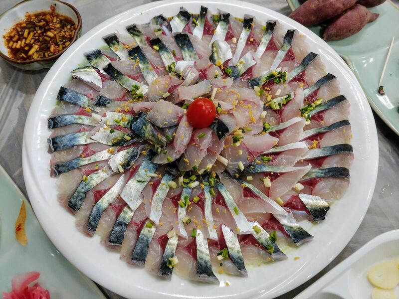 파일:Sliced raw mackerel.jpg