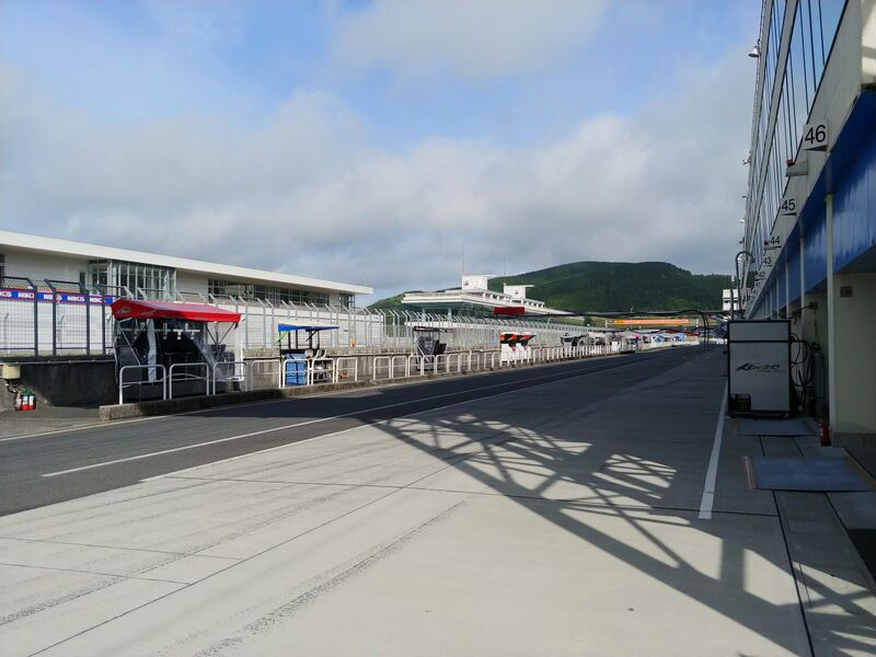 파일:Autopolis pit lane.jpg