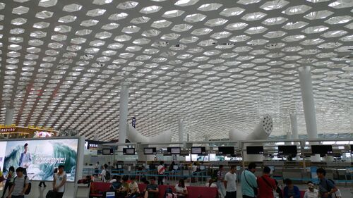 Shenzhen baoan airport checkin counter.jpg