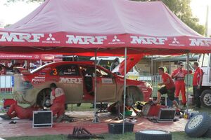 Rally 2011 iroq mitsubishi service park.jpg