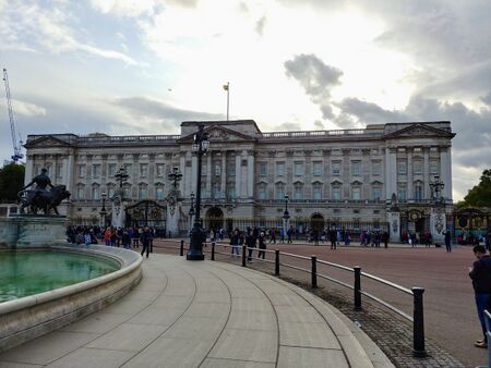 Buckingham palace front view.jpg