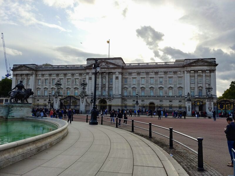 파일:Buckingham palace front view.jpg