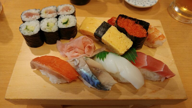 파일:Assorted sushi.jpg