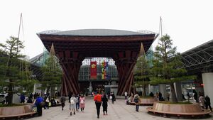 Kanazawa station tsuzumi.jpg