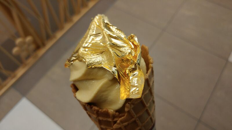 파일:Kanazawa gold leaf ice cream.jpg