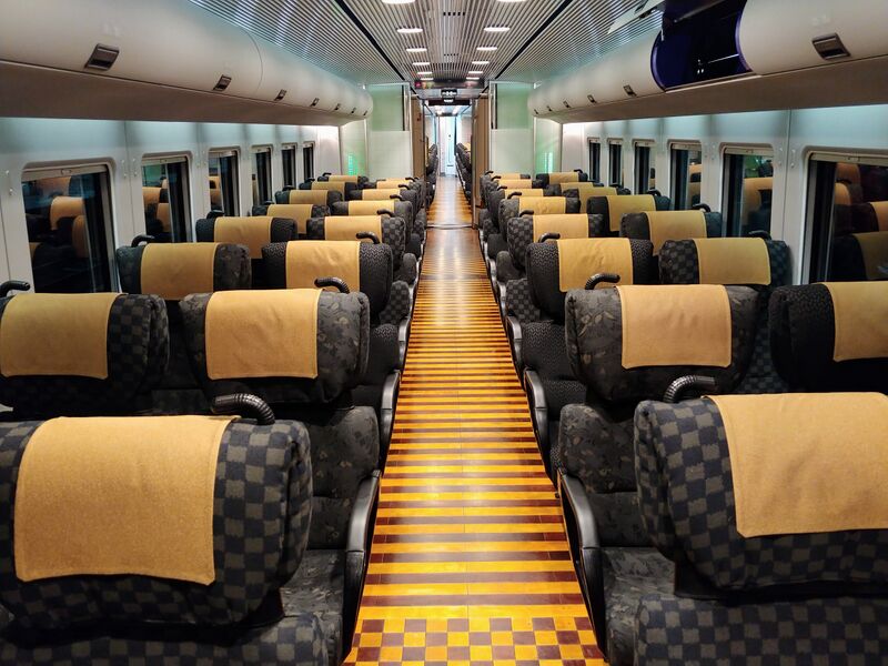 파일:885 series standard seats.jpg