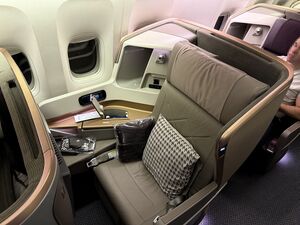 Singapore airlines business class 777 300 er.jpg