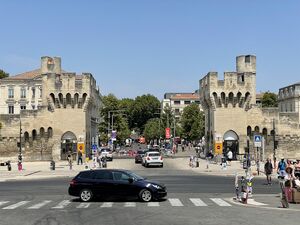 Avignon rampart gare d'avignon central.jpg