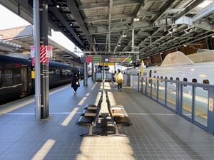 Takeo onsen station kamome transfer platforms.jpg