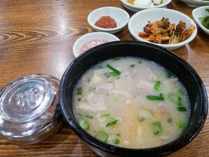 Ssangdungi pork soup and rice.jpg