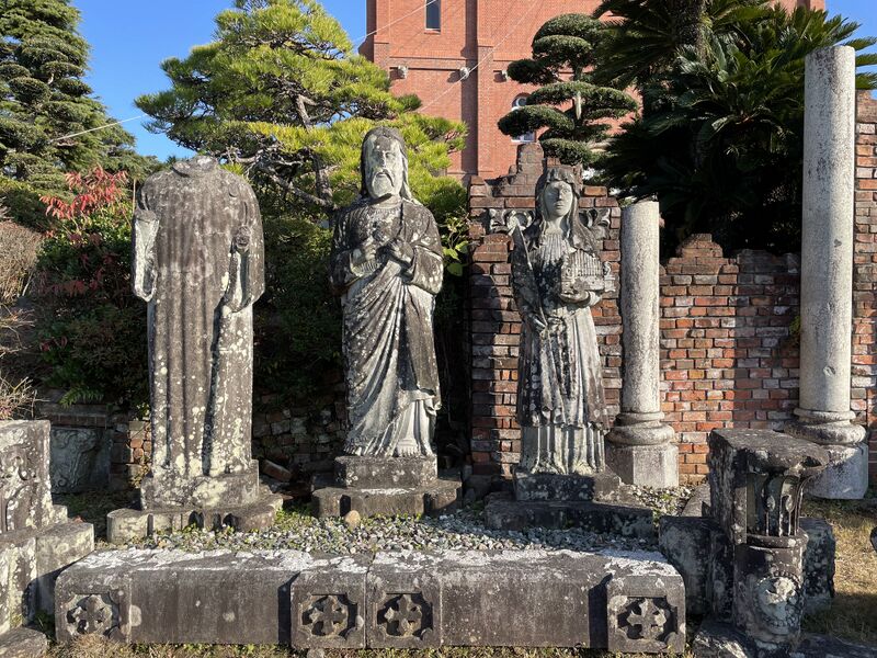 파일:Urakami cathedral atomic bombed statues.jpg