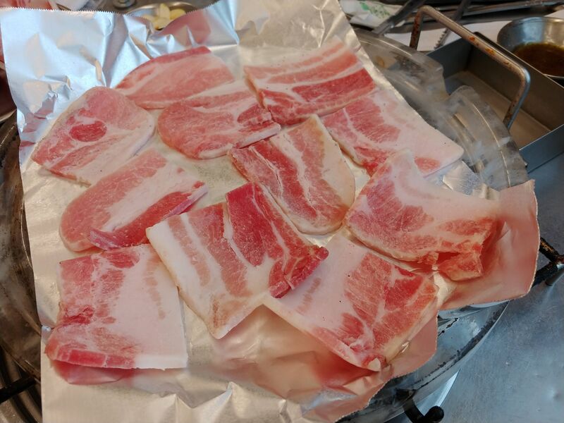 파일:Sliced frozen pork belly.jpg