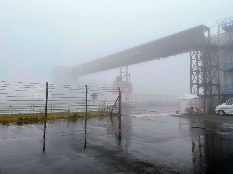 파일:Autopolis paddock in fog.jpg