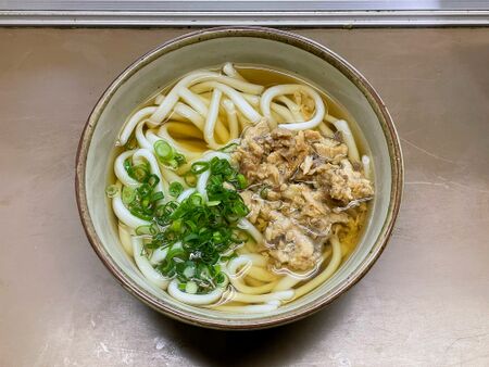 Kashiwa udon tosu eki chyuouken.jpg